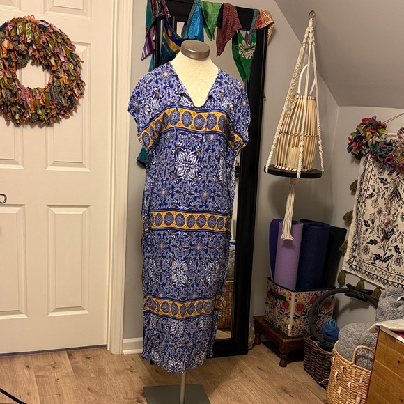 Woman Loungewear Dresses & Skirts - NWOT Loungewear Blue and Gold Patterned Cotton Midi Dress small